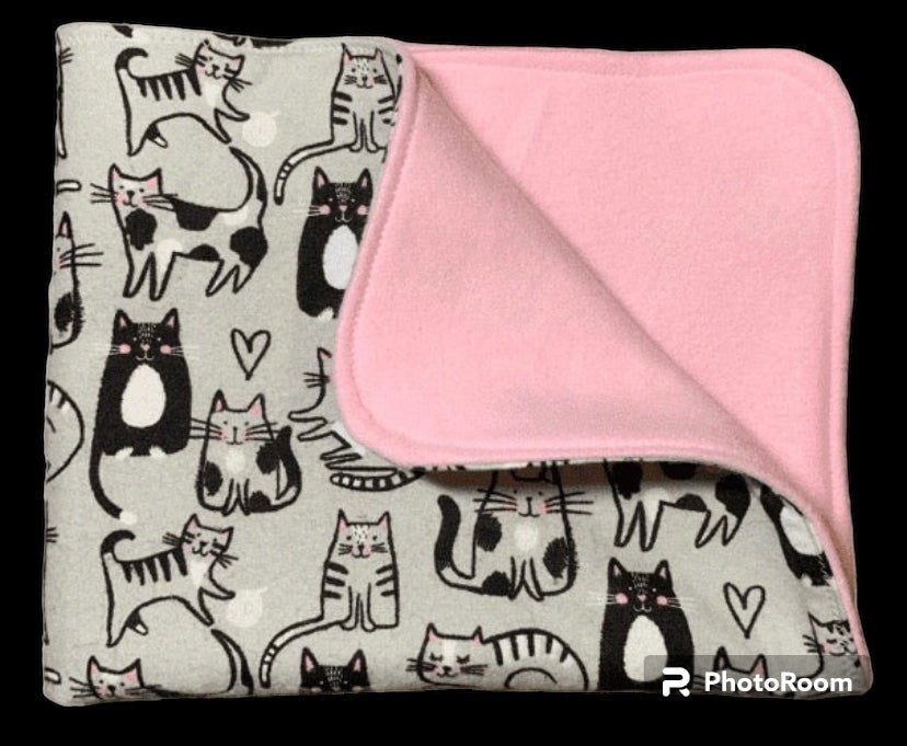 Adorable kitty print cuddle blanket