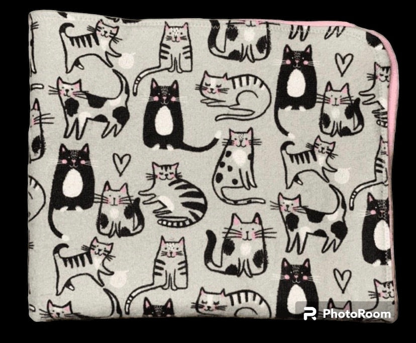 Adorable kitty print cuddle blanket