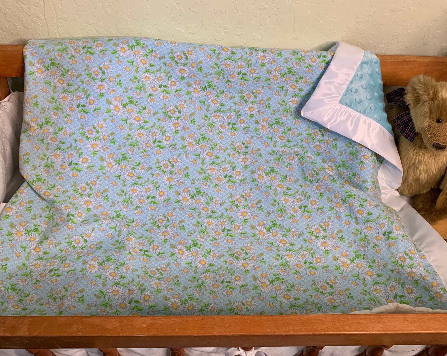 Daisy’s Minky Crib Blanket with Satin