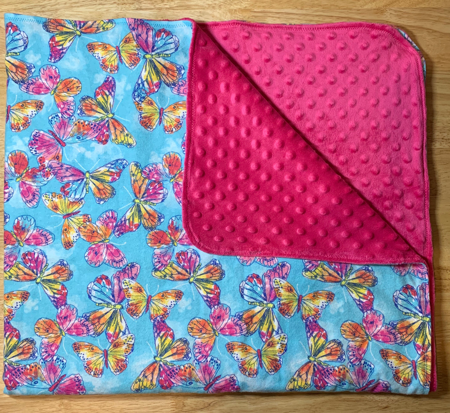 🦋Butterfly print Minky and Flannel Crib blanket