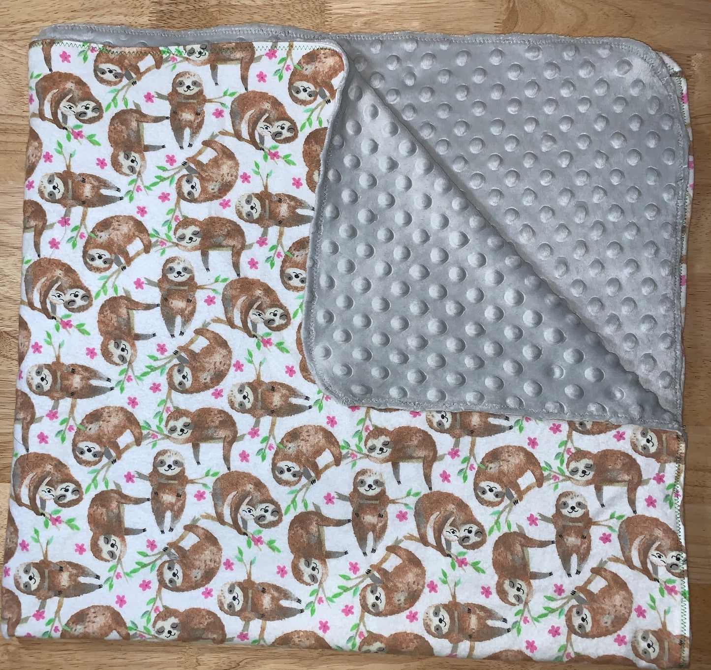 🦥🌷🌱Sloth print Minky and Flannel baby blanket