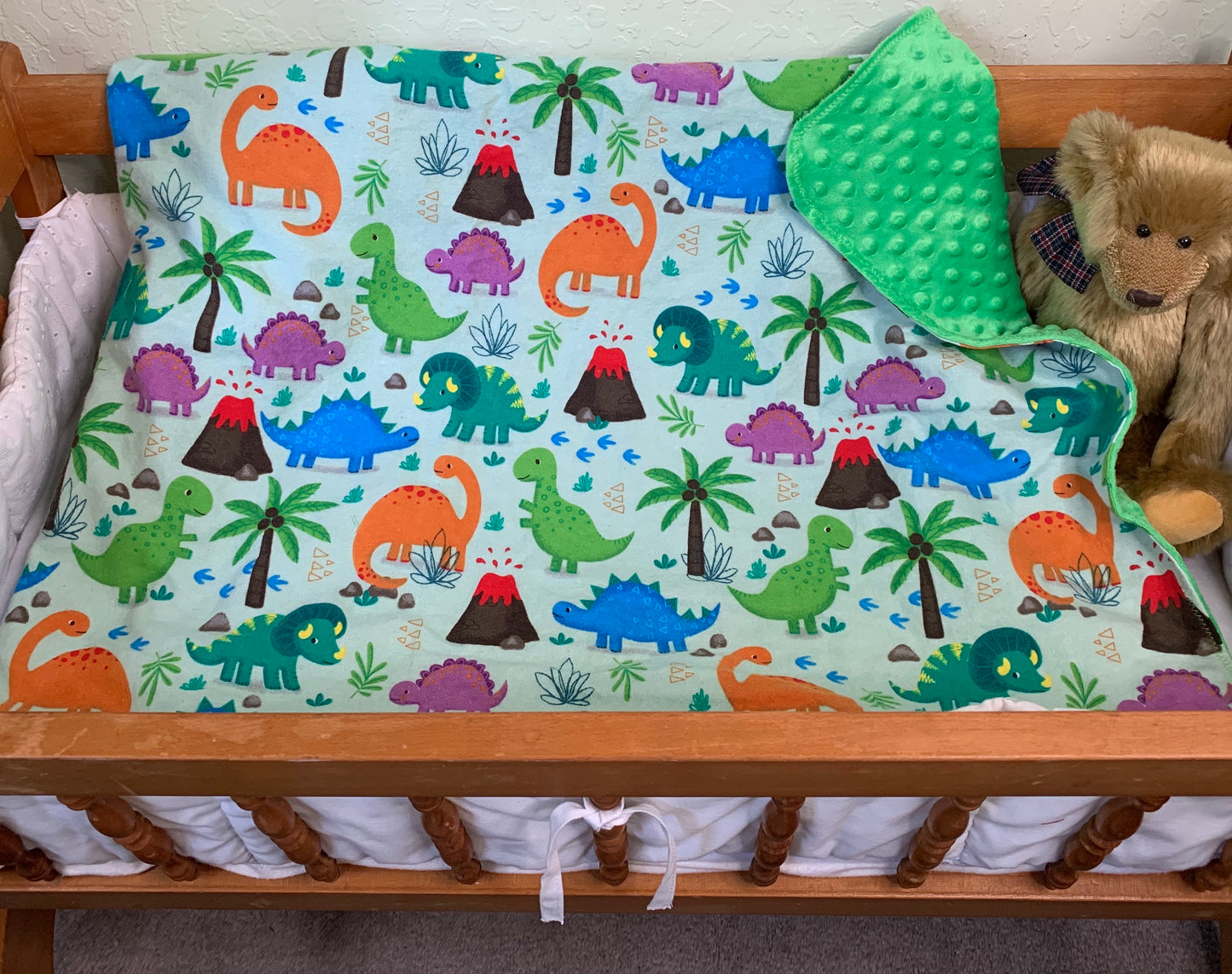 🦖🦕Dinosaur print Minky and Flannel Crib Blanket