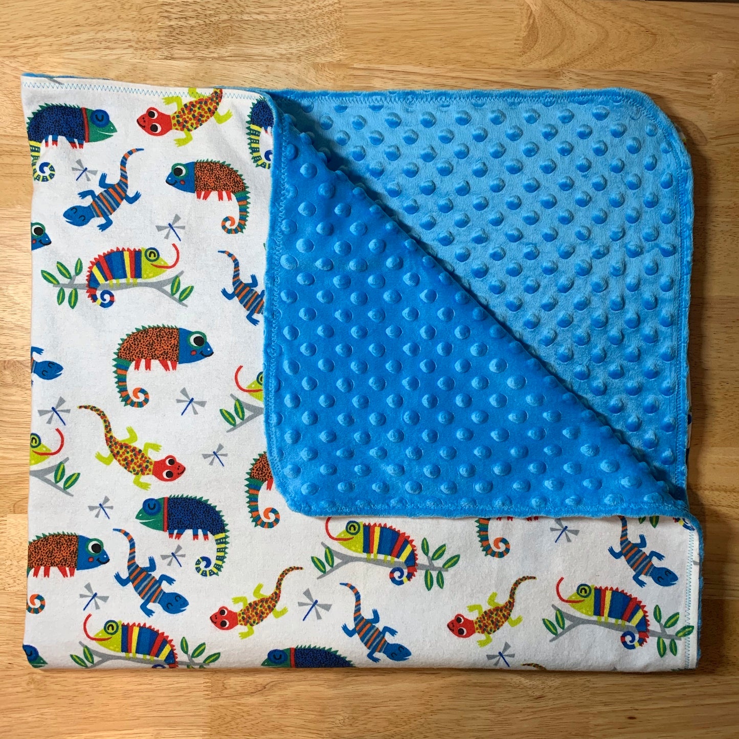 🦎Gecko Minky and Flannel Crib blanket