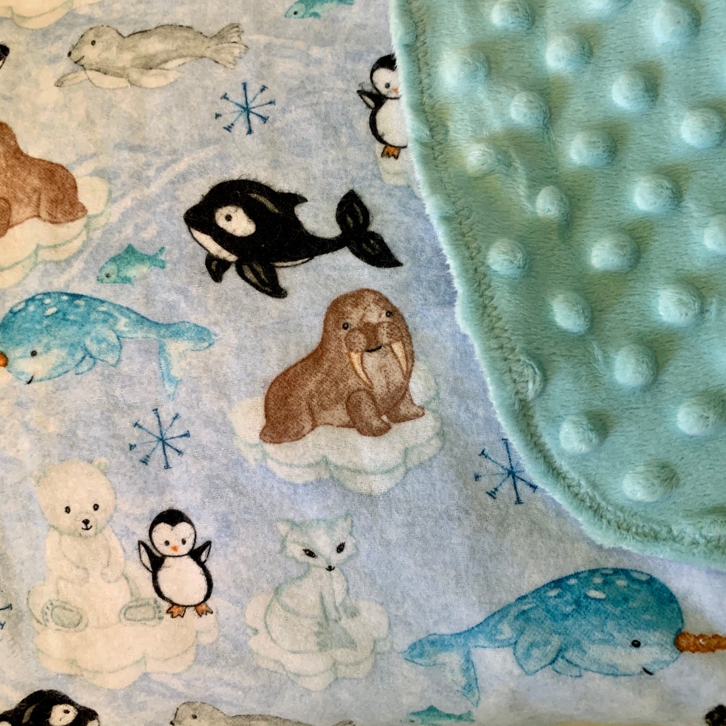 ❄️🐧Baby Arctic Animal print Minky and Flannel Crib Blanket